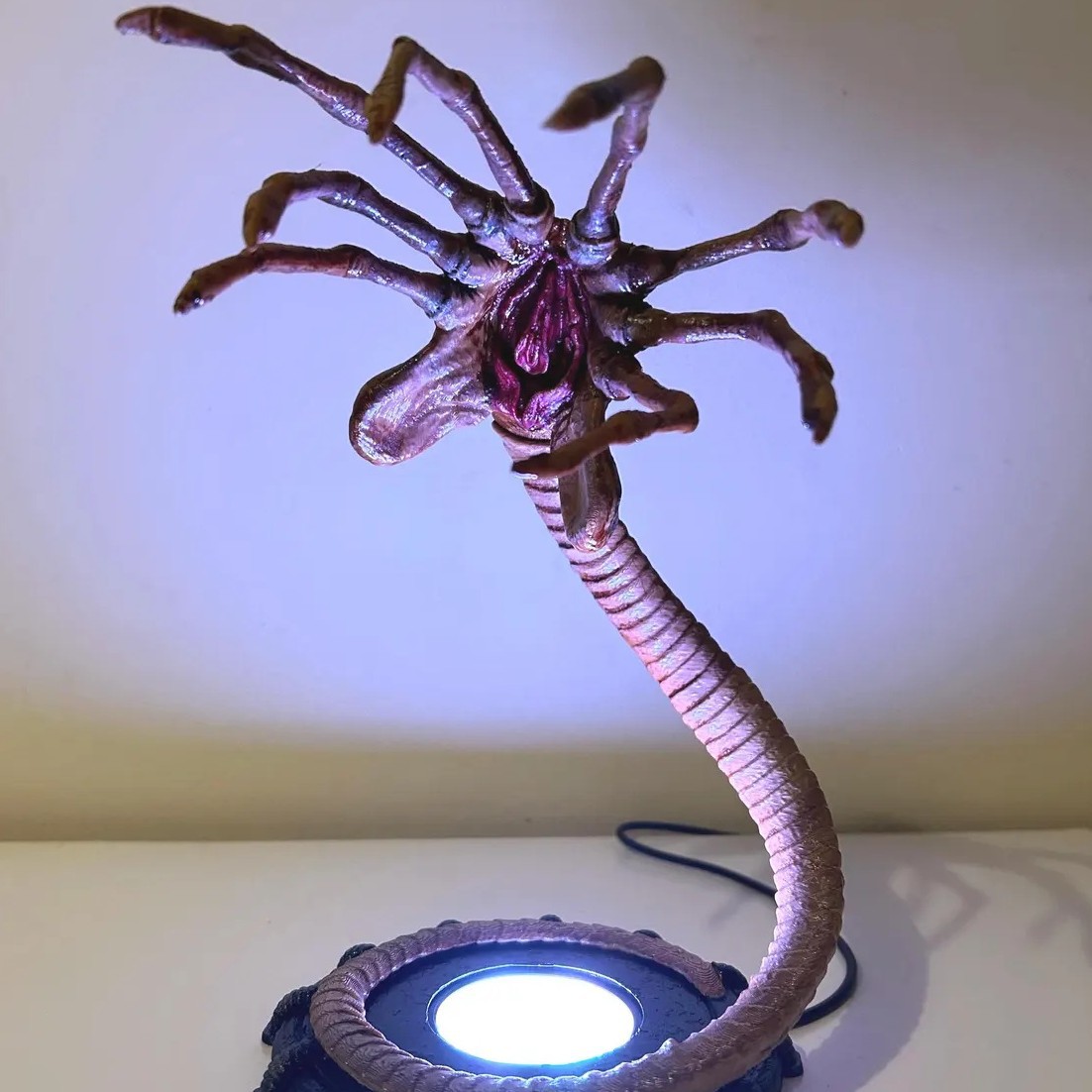 Ночник-фонарь Alien Facehugger – обзор и цена Home Decor Lamp
