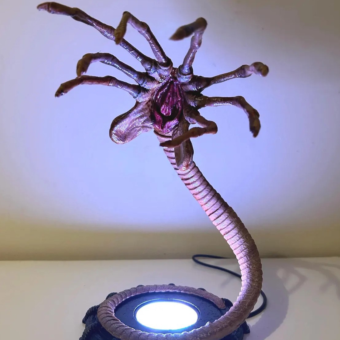 Ночник-фонарь Alien Facehugger – обзор и цена Home Decor Lamp