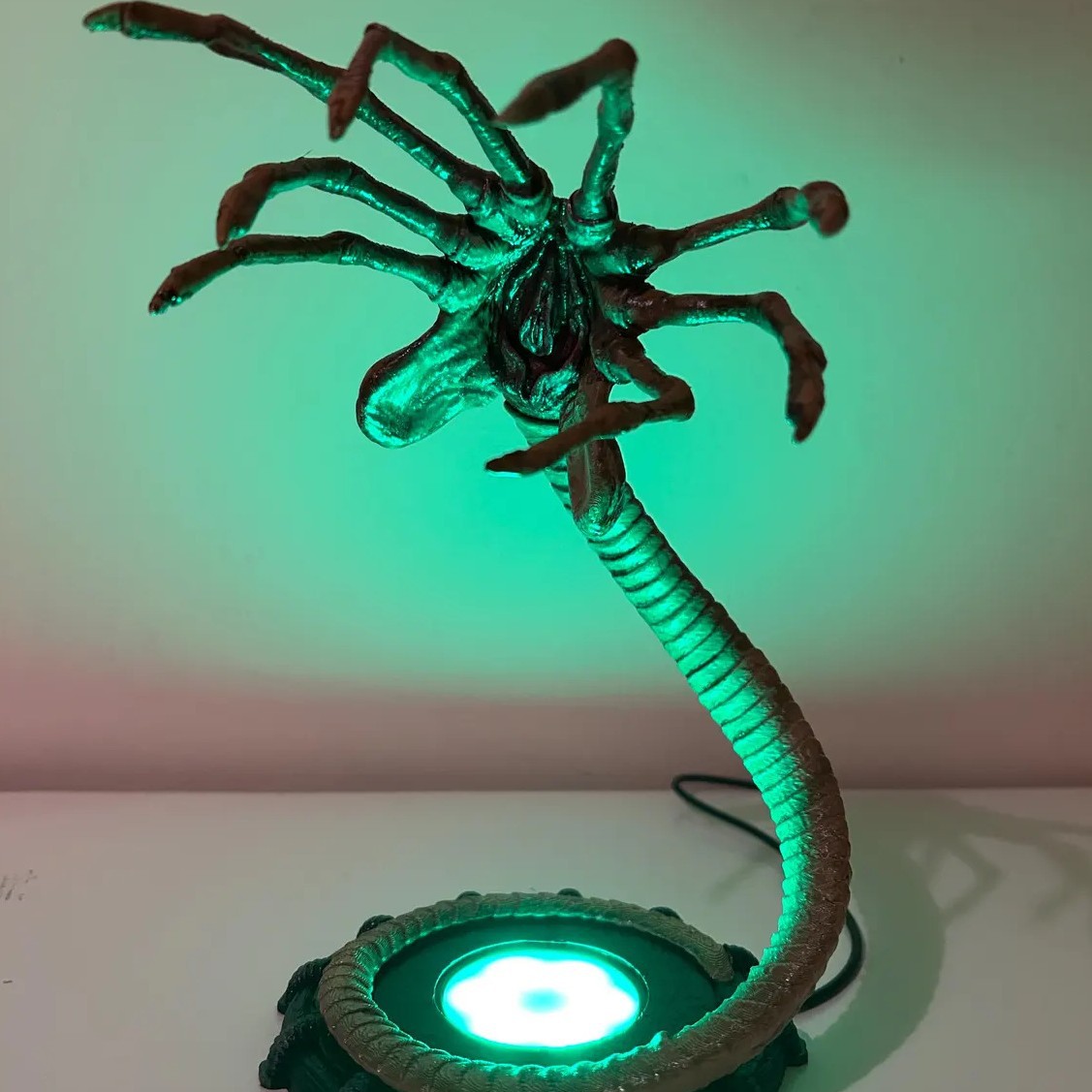 Ночник-фонарь Alien Facehugger – обзор и цена Home Decor Lamp
